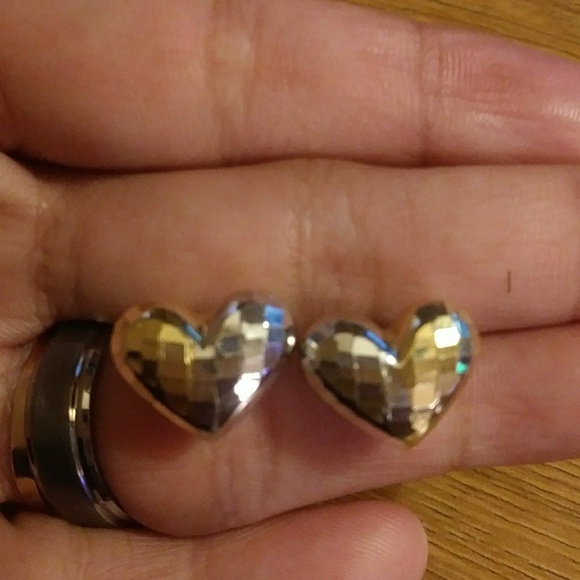 18K Saudi Gold Earring - Picture 2 of 7